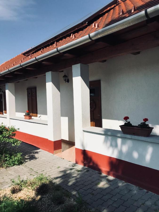 Katica Vendeghaz Hotel Tarcal Exterior foto