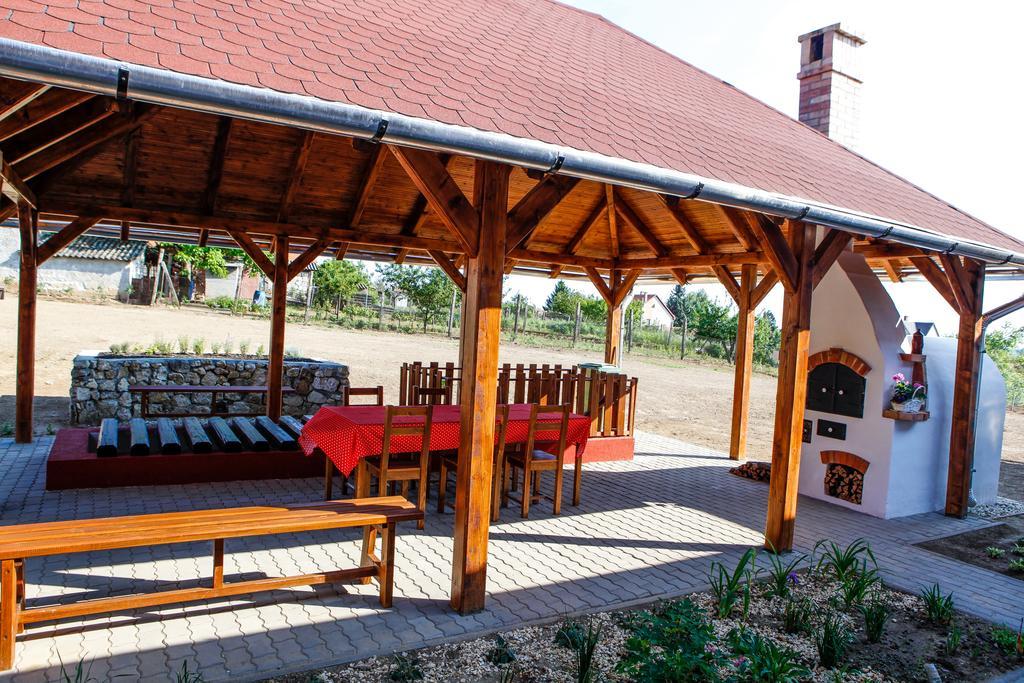 Katica Vendeghaz Hotel Tarcal Exterior foto
