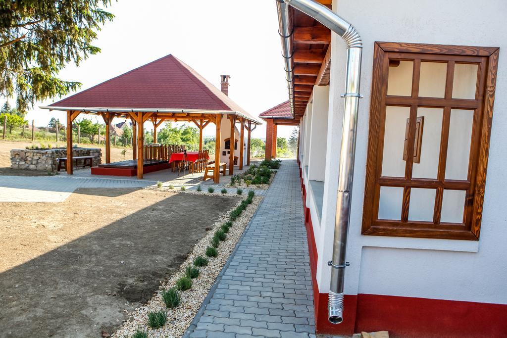 Katica Vendeghaz Hotel Tarcal Exterior foto